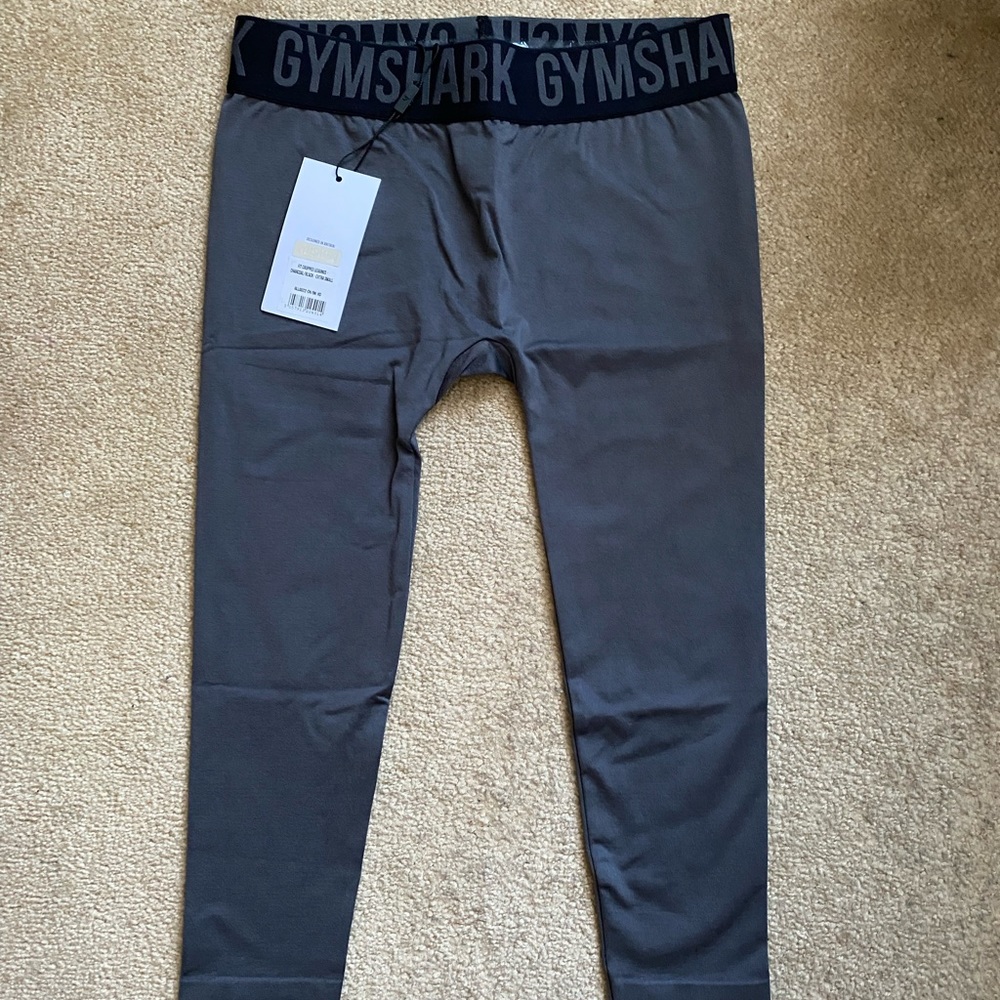 NWT, XS Gymshark fit cropped leggings!